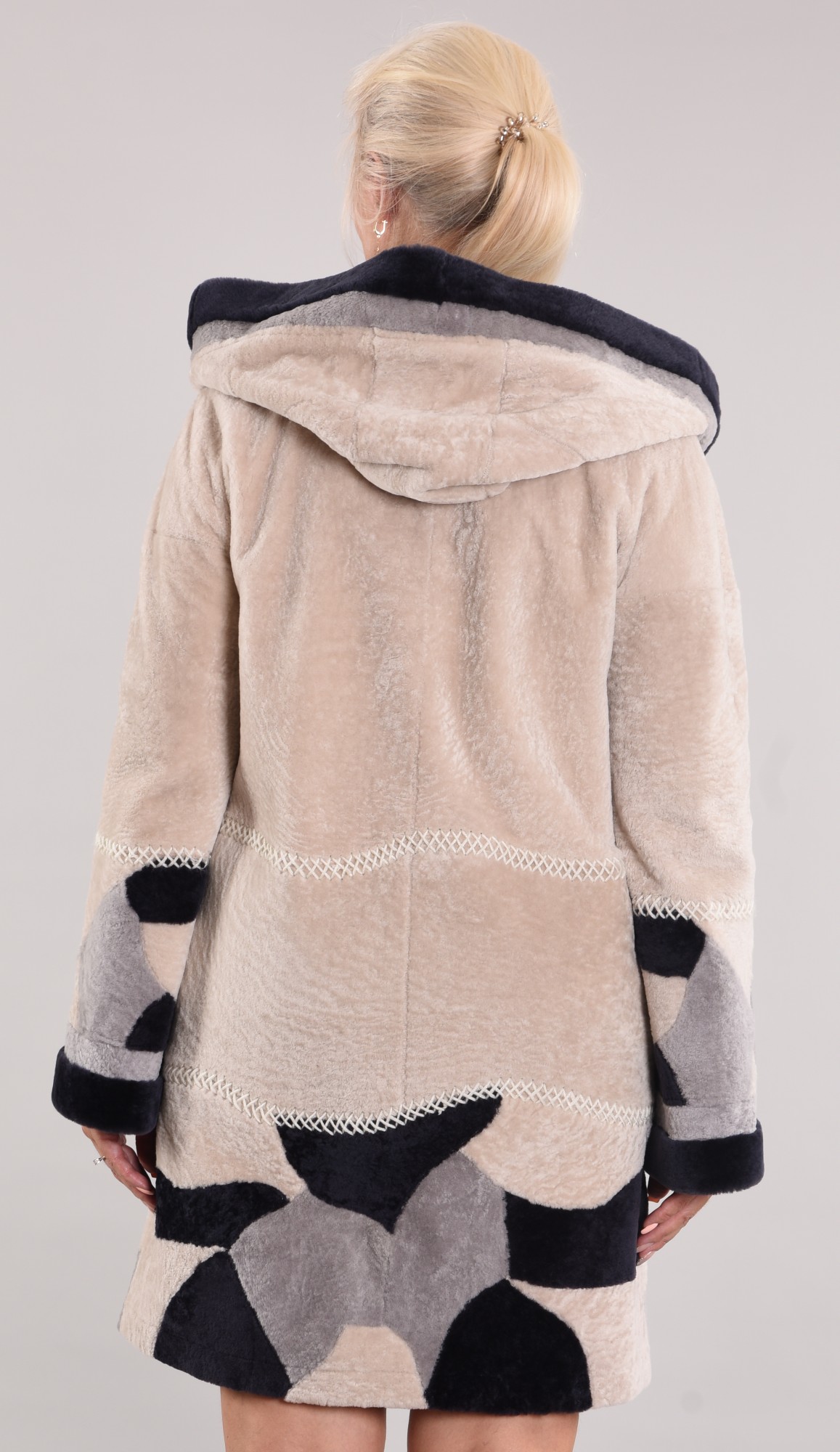 Астраган двусторонняя модель с капюшоном