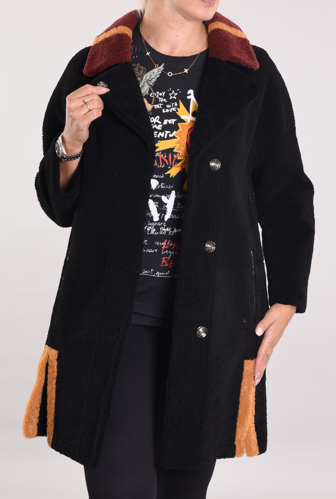 Астраган двусторонняя модель с мутоном на воротнике