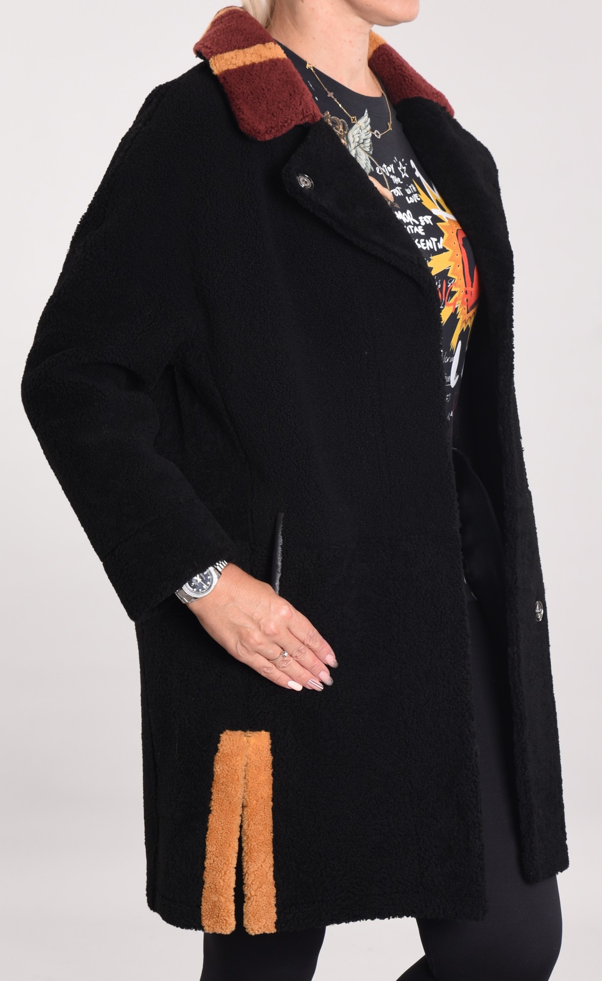 Астраган двусторонняя модель с мутоном на воротнике