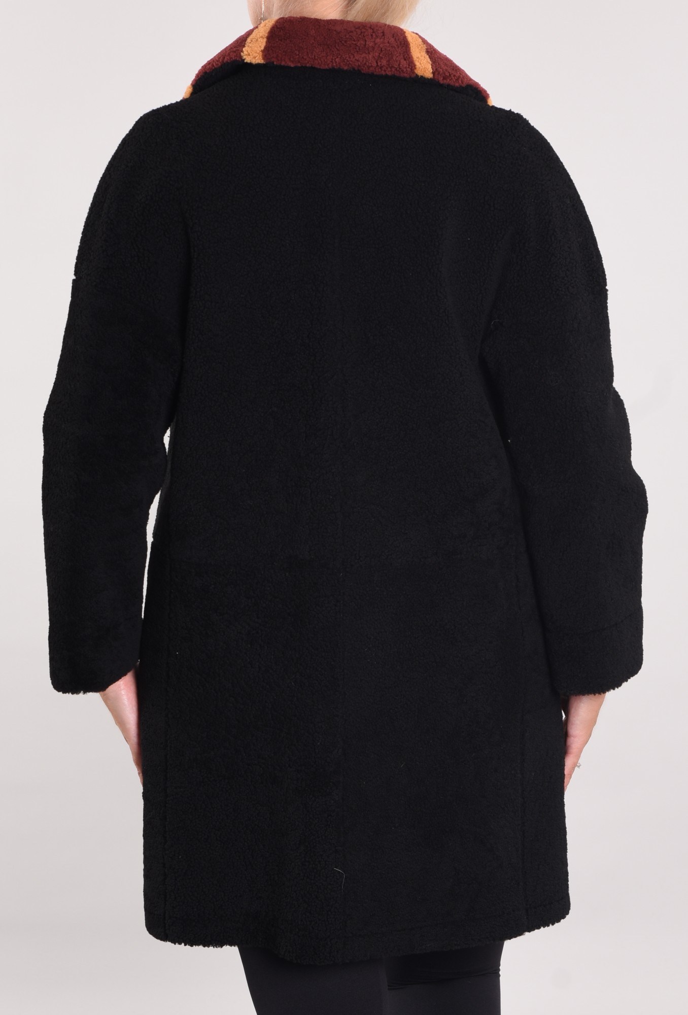 Астраган двусторонняя модель с мутоном на воротнике