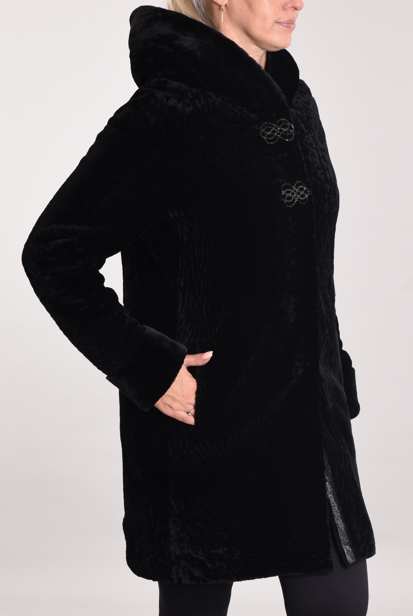 Астраган с покрытием и на подкладе с капюшоном