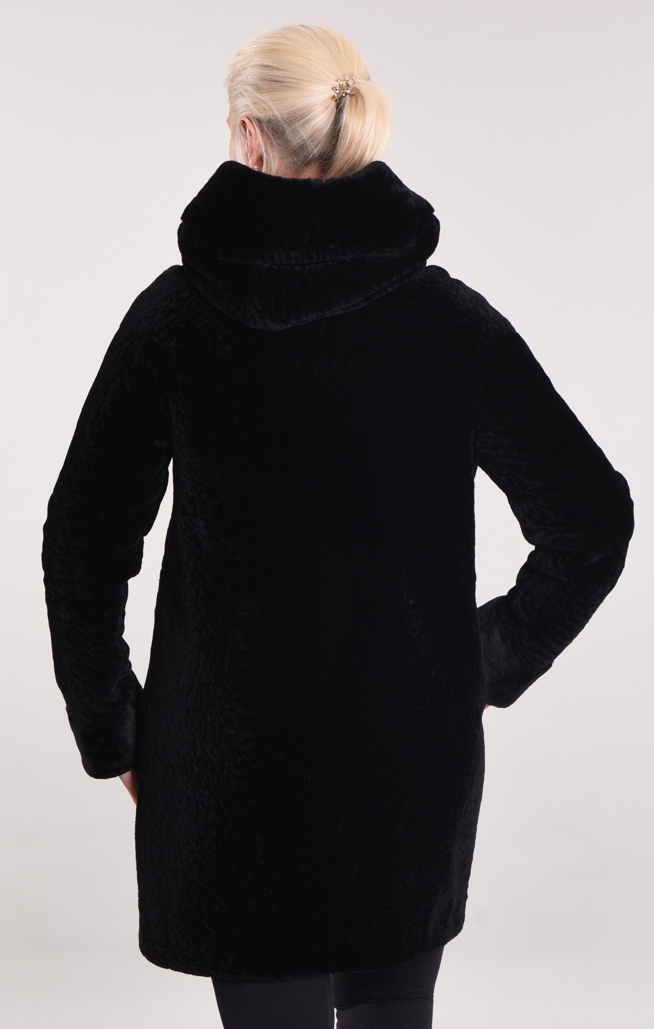 Астраган с покрытием и на подкладе с капюшоном