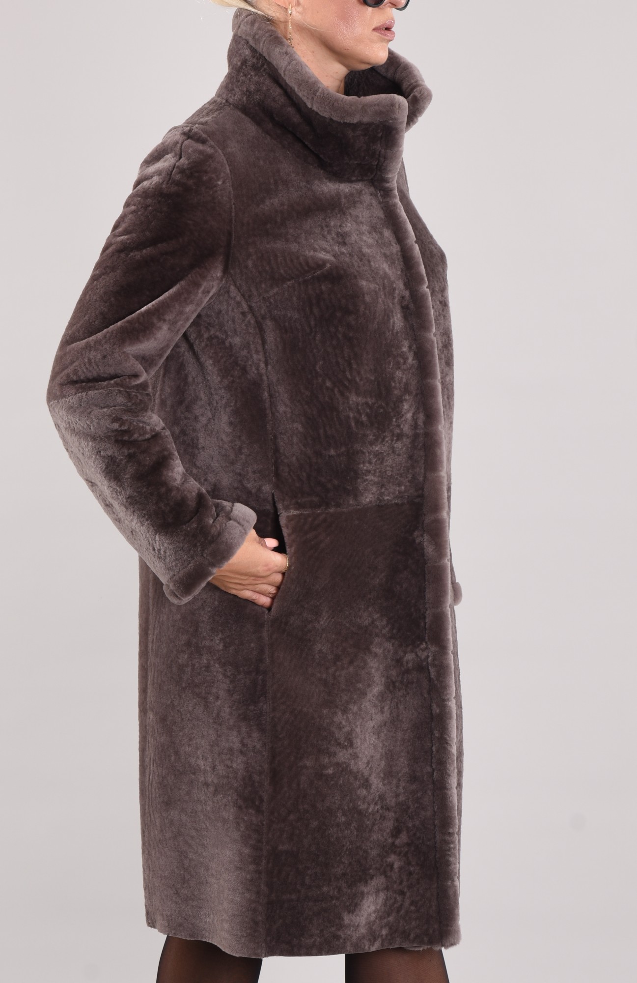 Астраган двусторонняя с покрытием по краю изделия мутон