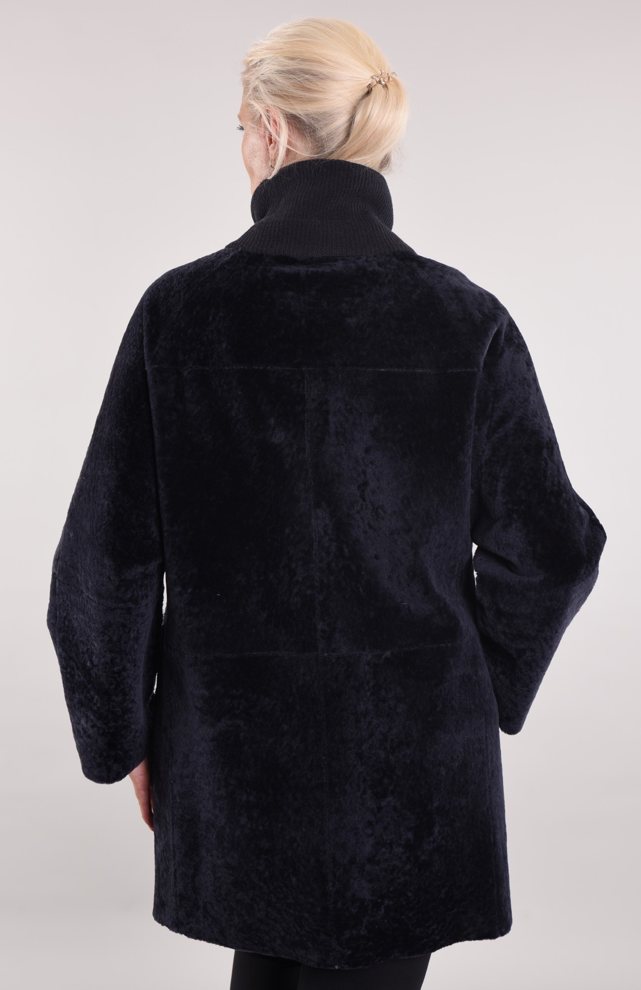 Астраган с покрытием, воротник мутон