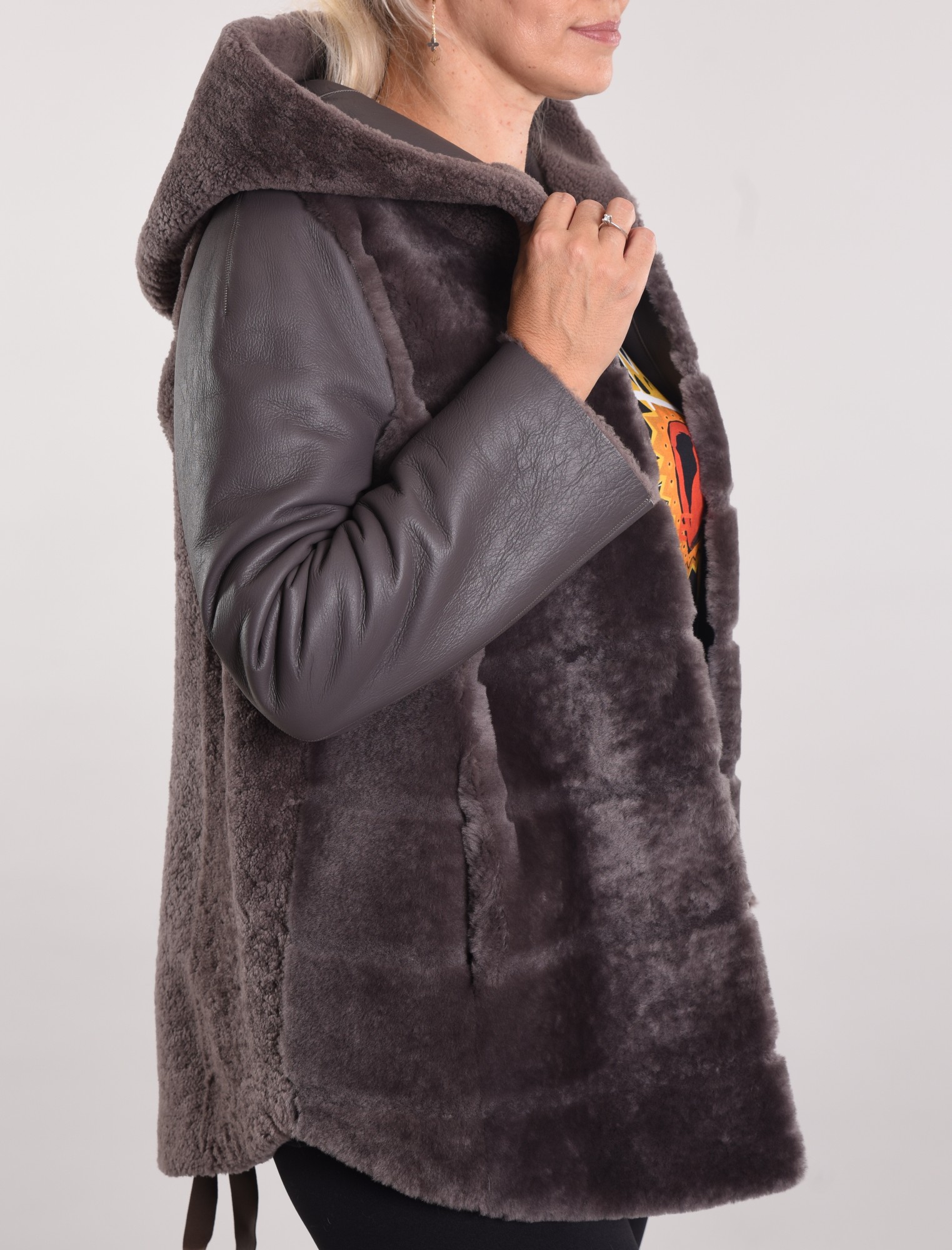 Дублёнка Том-кёрли с капюшоном, перед мутон