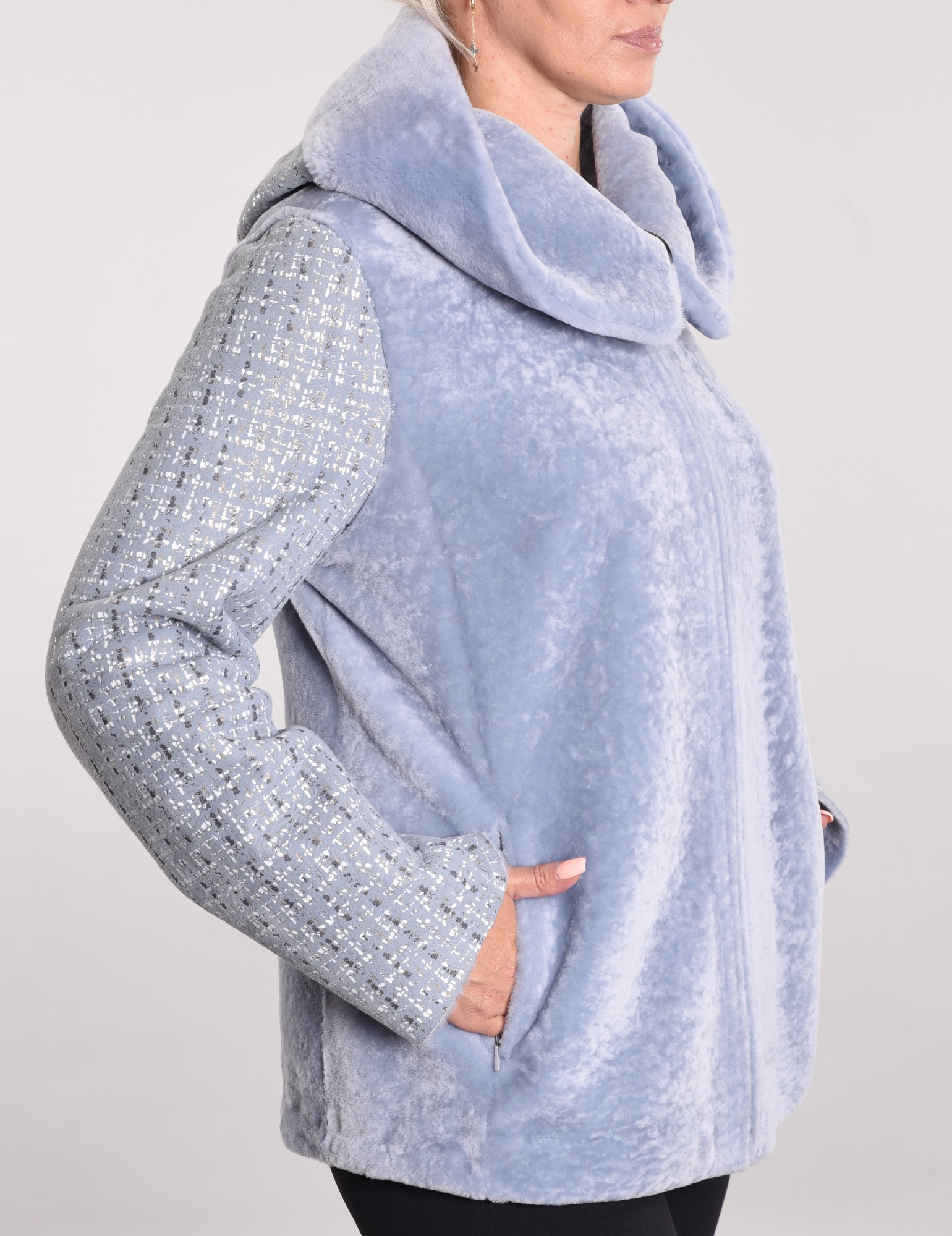 Астраган с покрытием и капюшоном