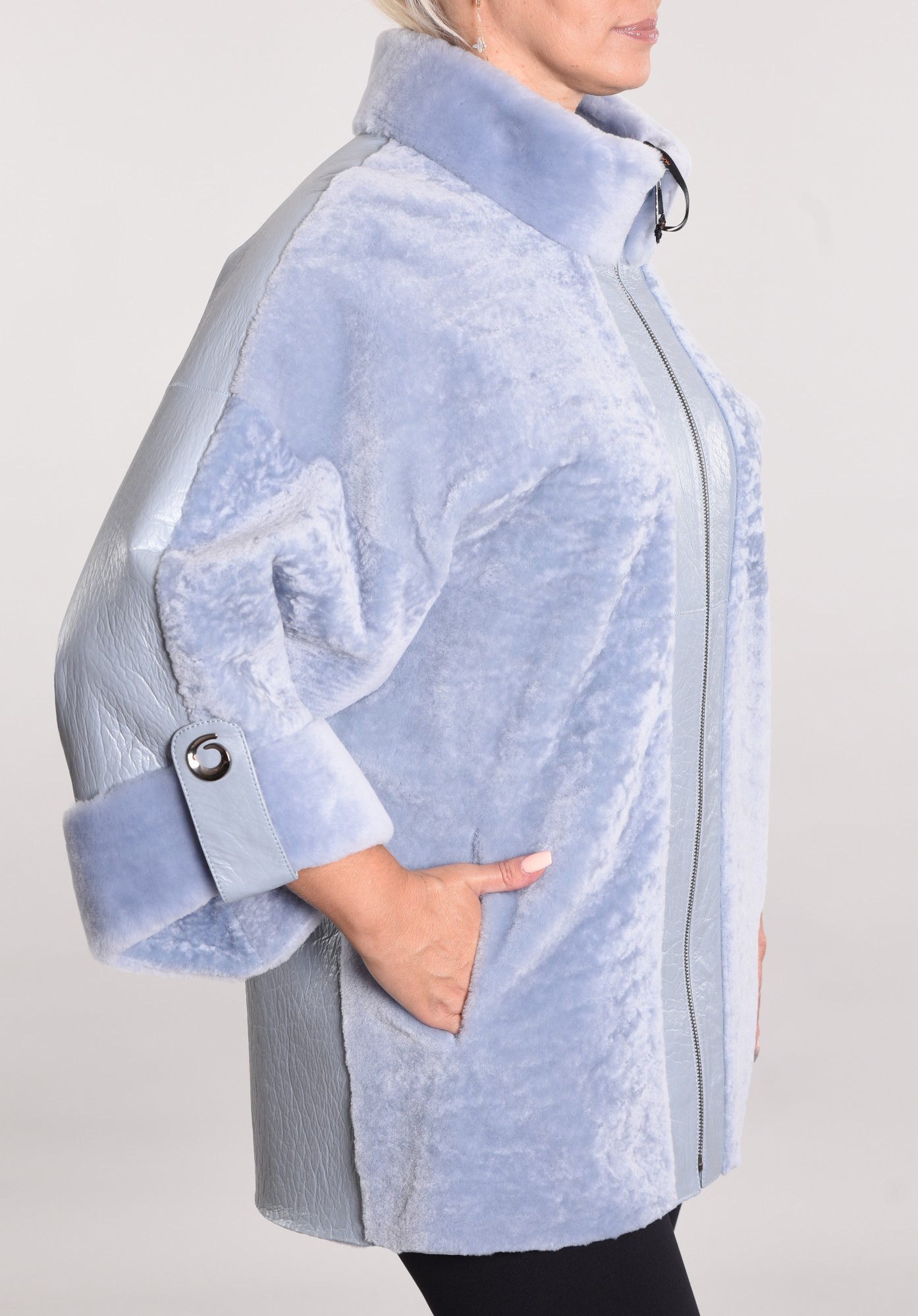 Астраган с покрытием, воротник и манжеты мутон