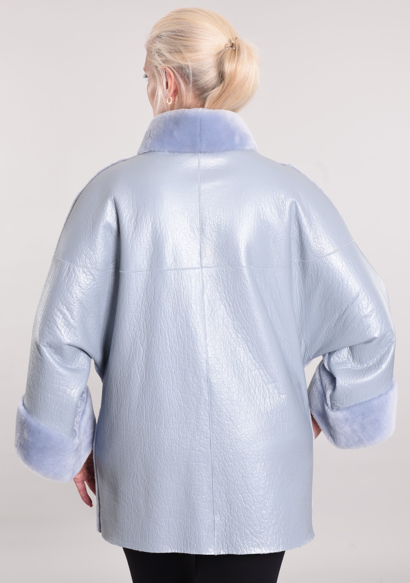 Астраган с покрытием, воротник и манжеты мутон