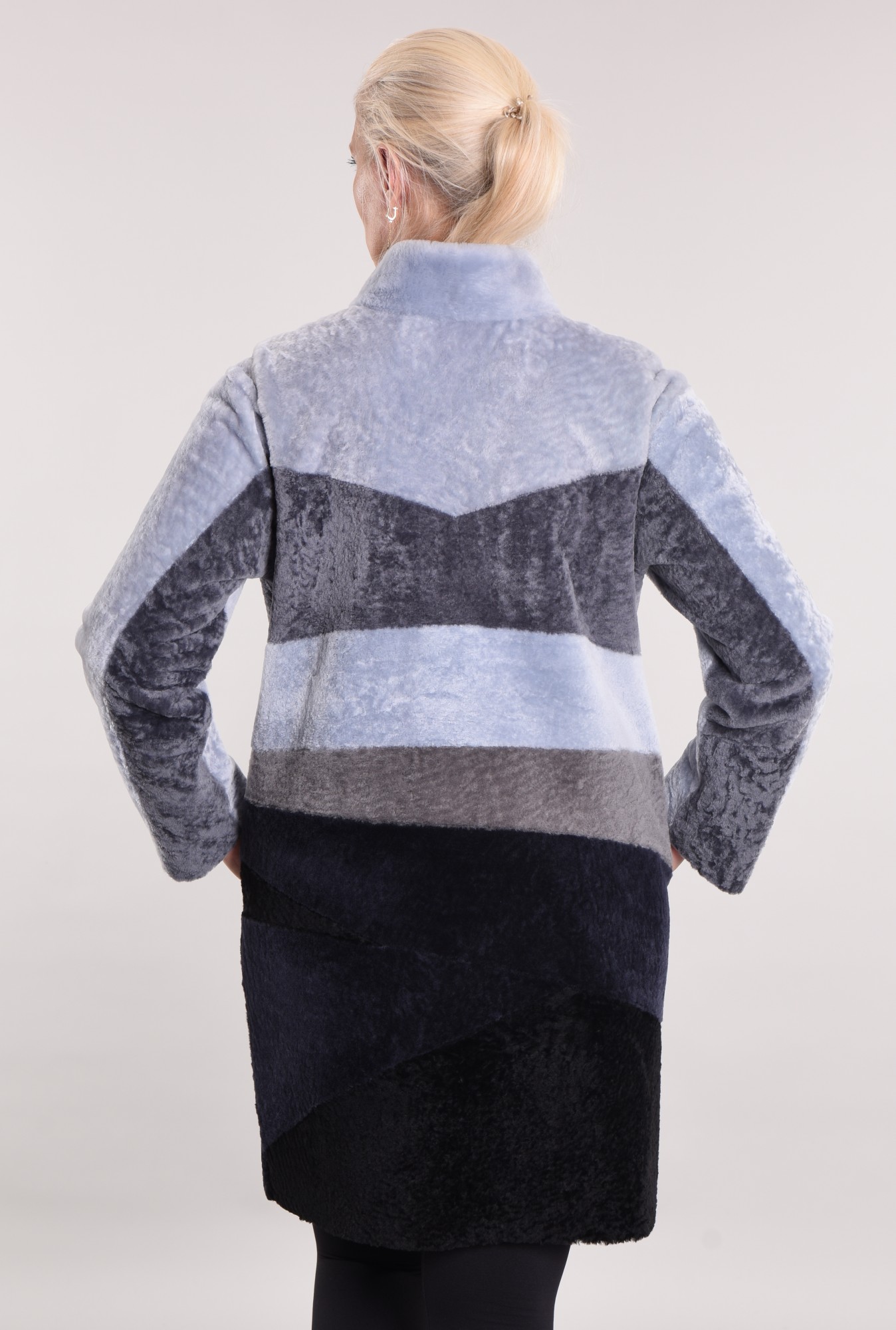 Астраган двусторонняя модель с покрытием, воротник мутон