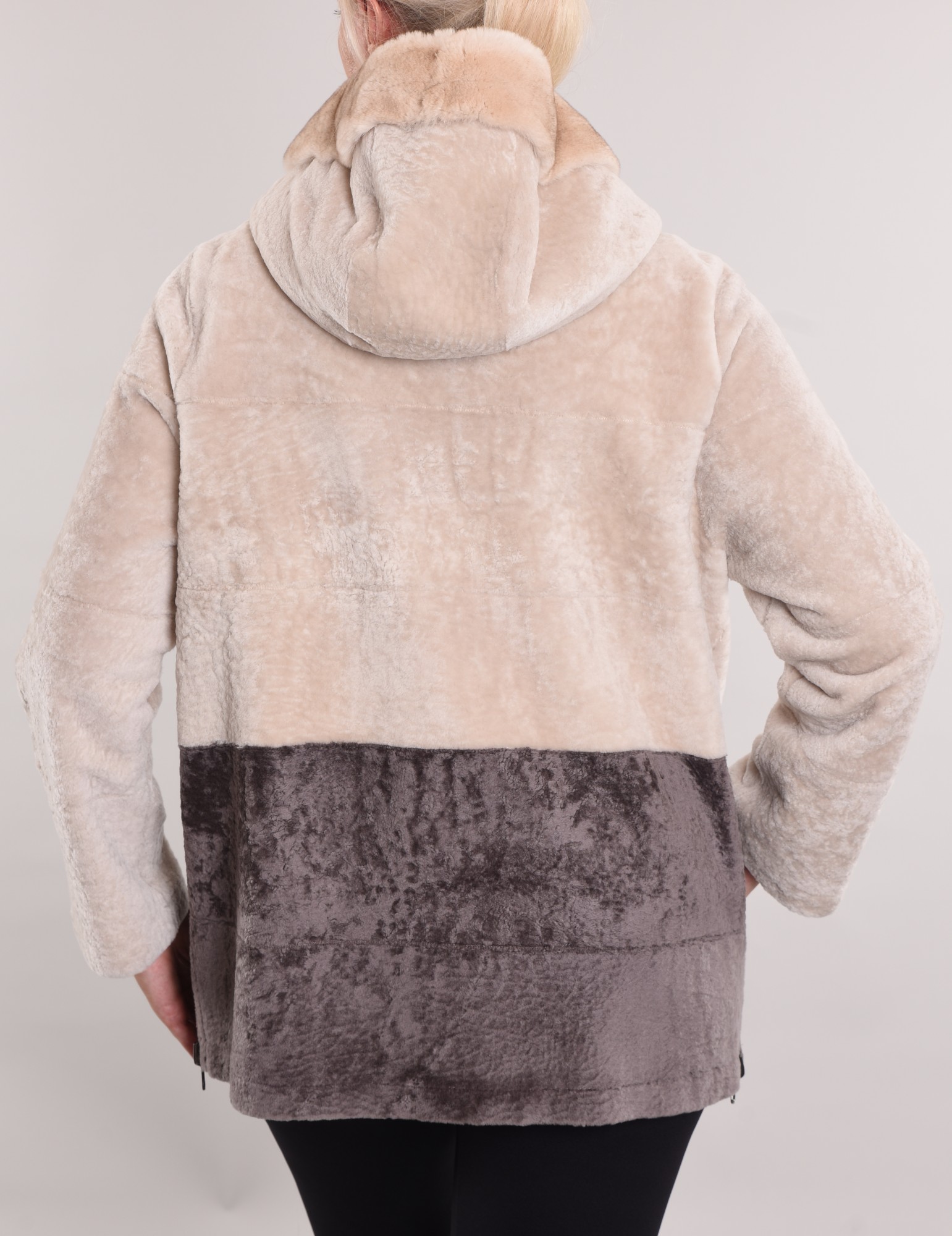 Астраган двусторонняя модель с покрытием, по краям капюшона Rex