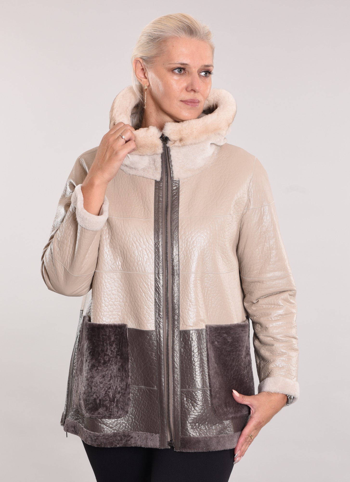 Астраган двусторонняя модель с покрытием, по краям капюшона Rex