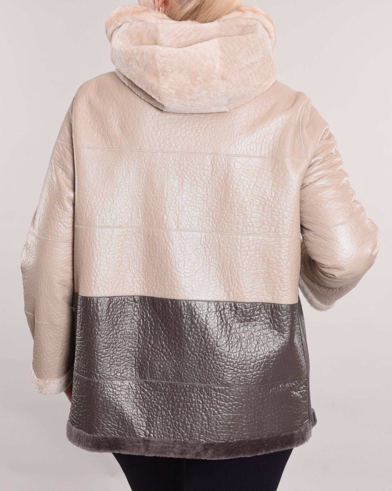 Астраган двусторонняя модель с покрытием, по краям капюшона Rex