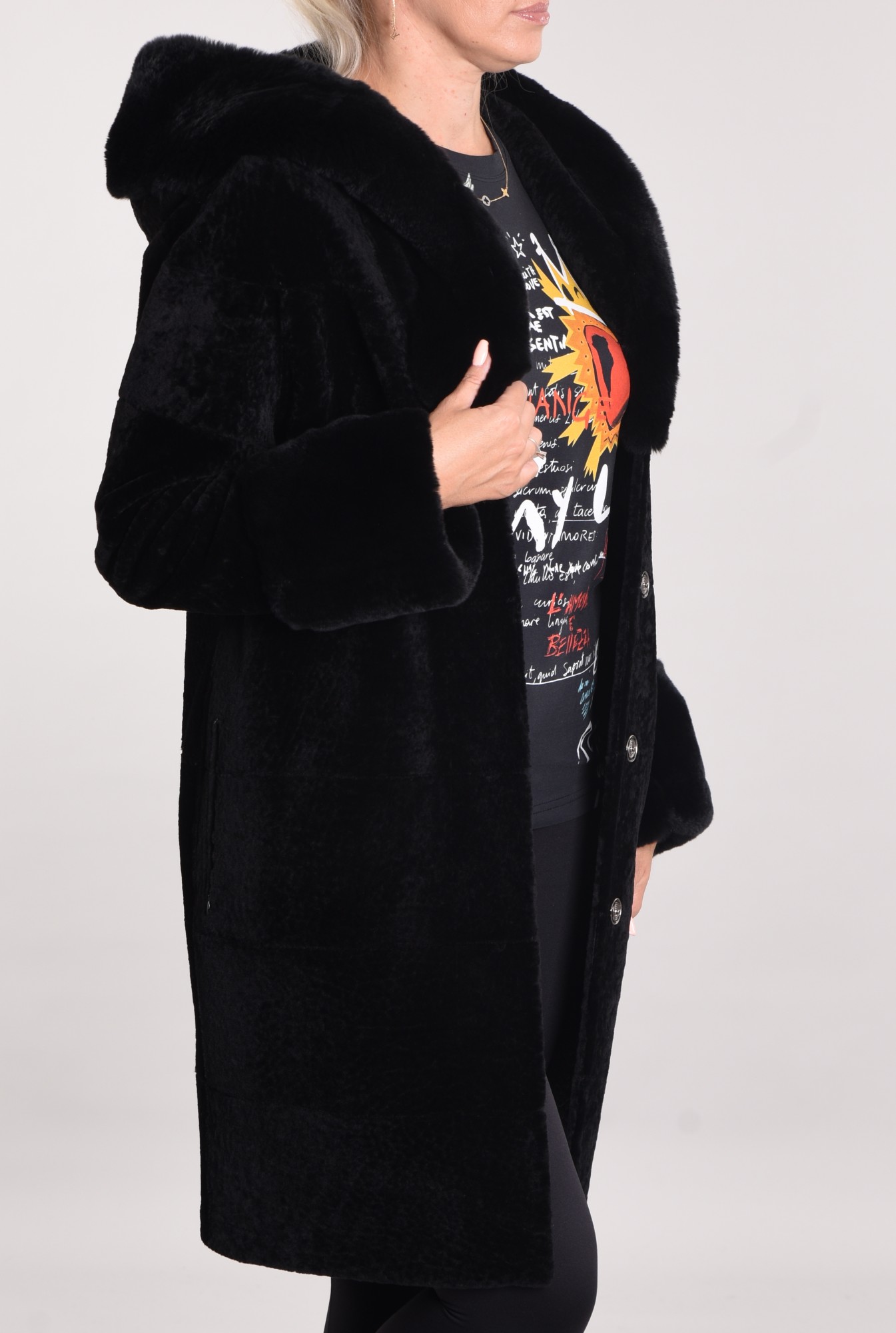 Астраган двусторонняя с покрытием, по края капюшона и манжеты Rex