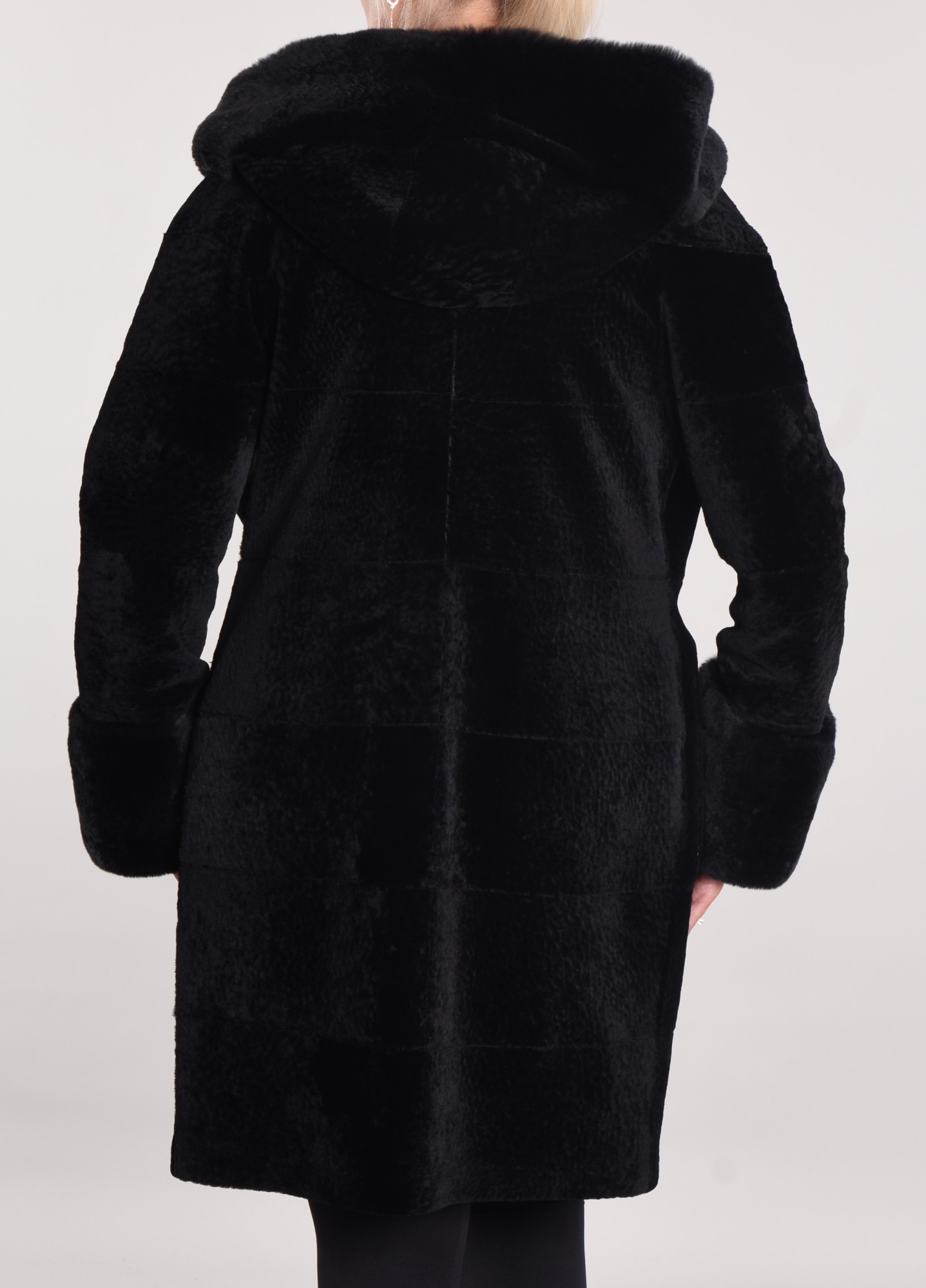 Астраган двусторонняя с покрытием, по края капюшона и манжеты Rex