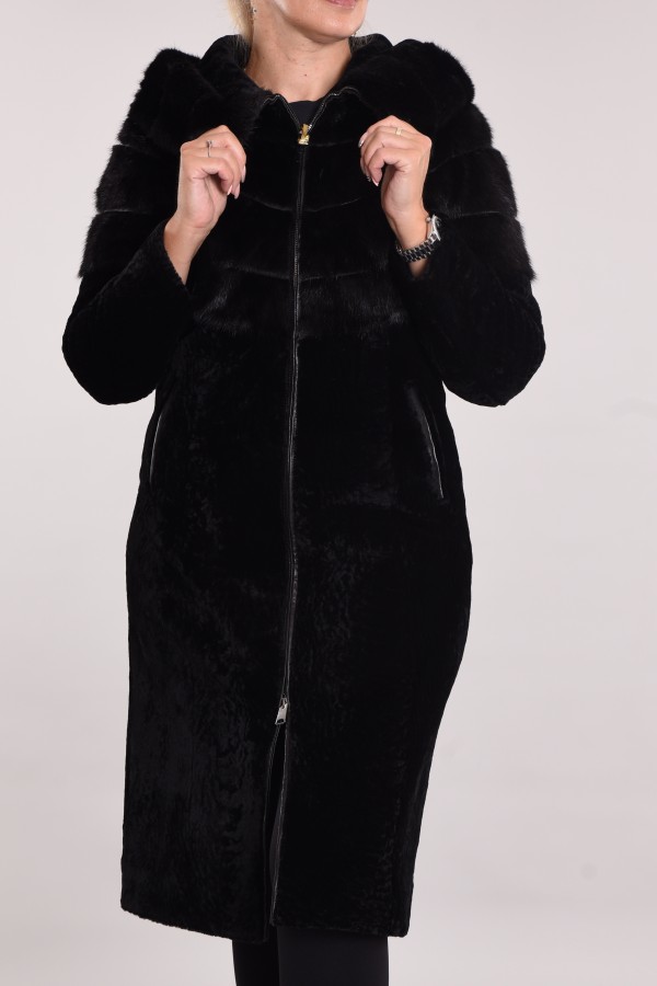 Sheepskin coat with a hood (mink trim)