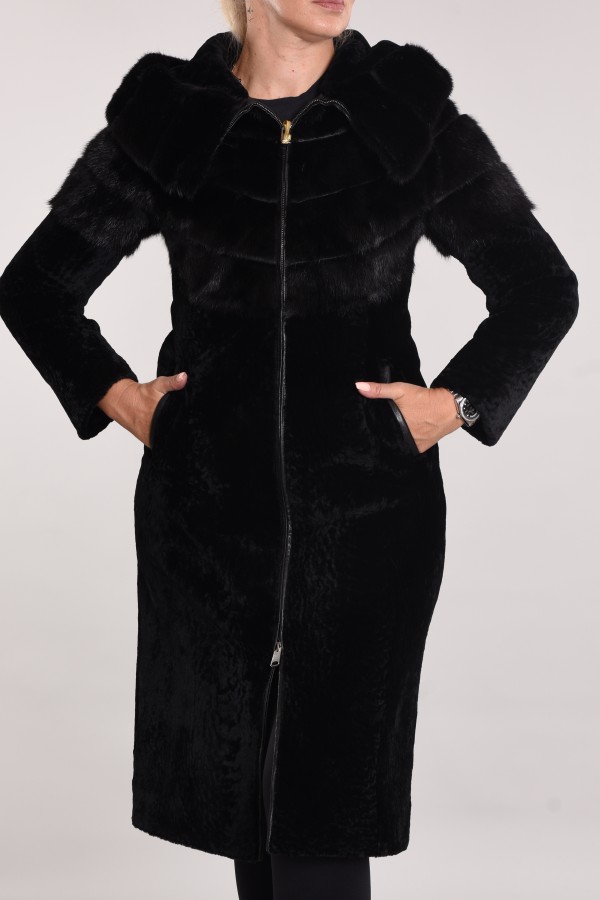 Sheepskin coat with a hood (mink trim)