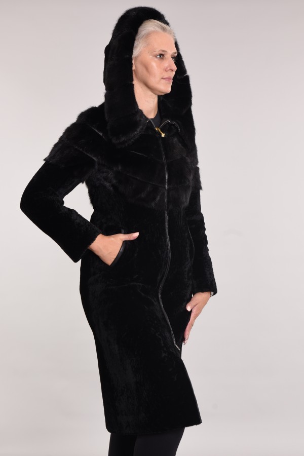 Sheepskin coat with a hood (mink trim)