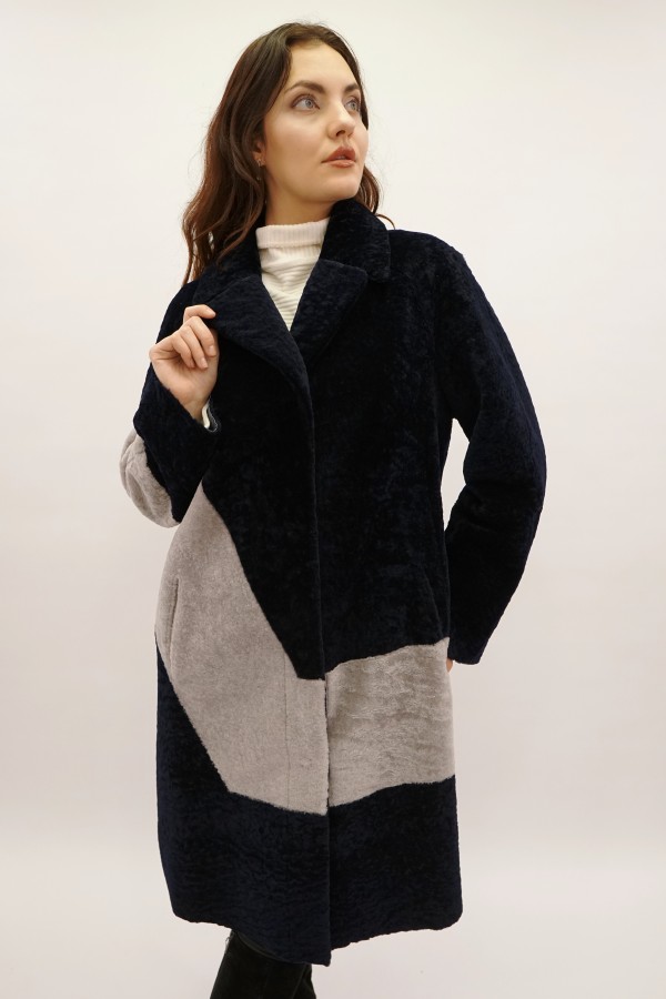 Астраган двусторонняя модель с покрытием, английский воротник. Oversize