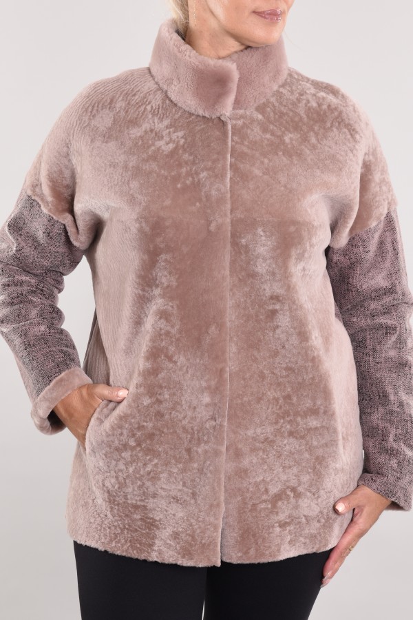 Astragan reversible model with coated collar