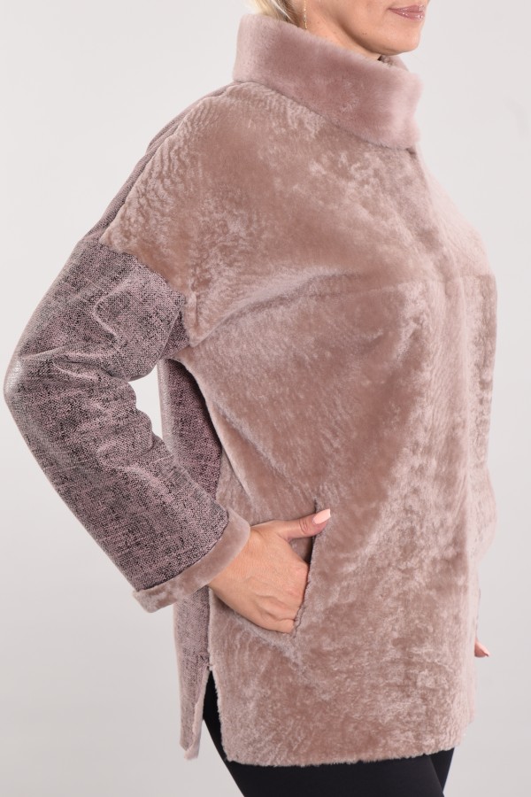 Astragan reversible model with coated collar